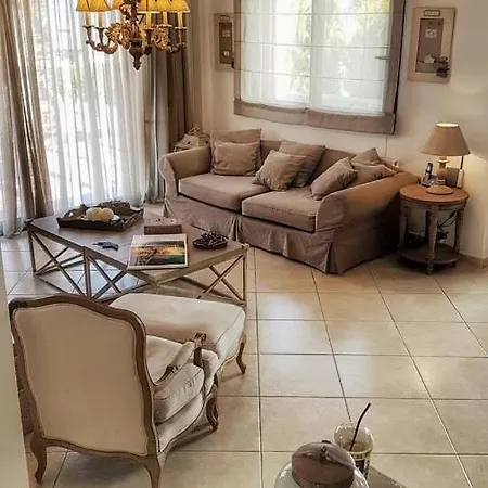 Estia, Cozy & Stylish - Elani Villa *
