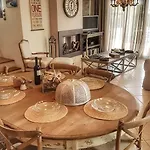 Estia, Cozy & Stylish - Elani Szíviri