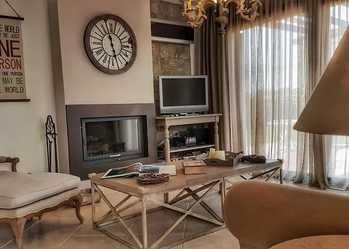 فيلة Estia, Cozy & Stylish - Elani